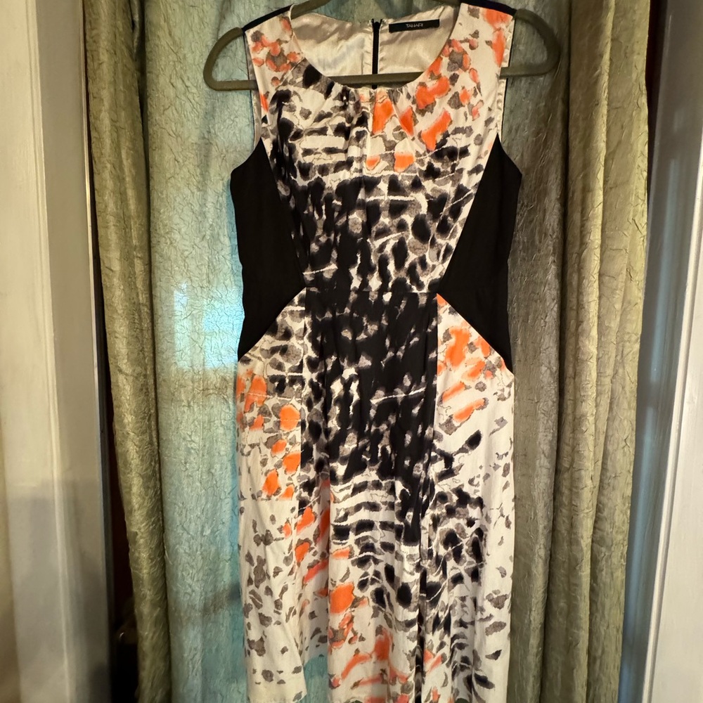 Vintage Tahari Size 0 A-Line Beautiful orange, black and grey. It has pockets!!